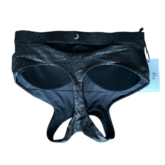 Zyia Black Flower Power Bra - Picture 3 of 5